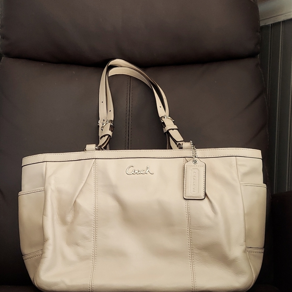 Coach Gallery Shoulder bag-Cream color